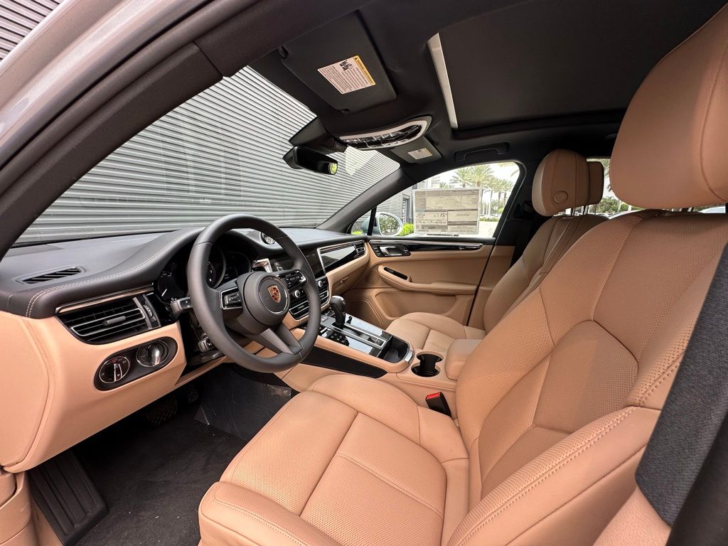 Thumbnail: 2026 Porsche Macan - 4
