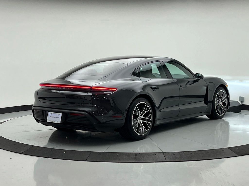 Thumbnail: 2022 Porsche Taycan - 9