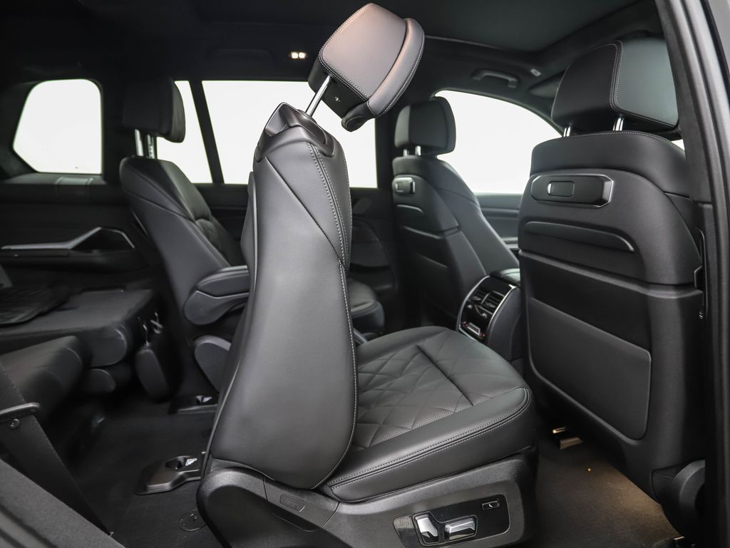 Thumbnail: 2024 BMW X7 - 30