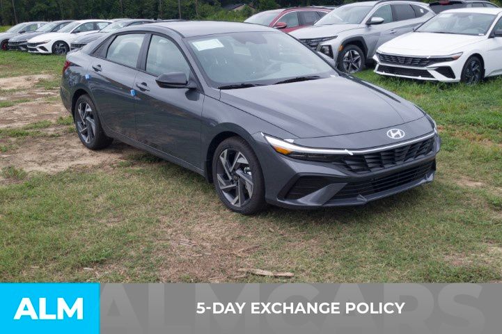 Used 2025 Gray Hyundai SEL Sport image 3