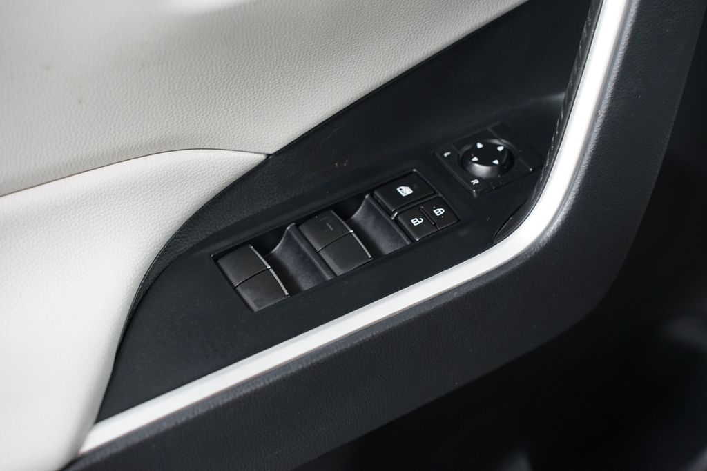 Thumbnail: 2021 Toyota RAV4 - 30