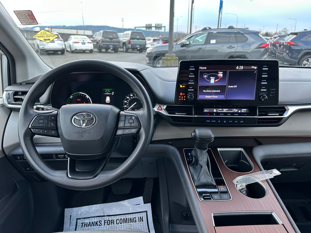 2024 Toyota Sienna LE