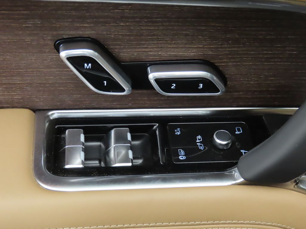 Thumbnail: 2025 Land Rover Range Rover - 25