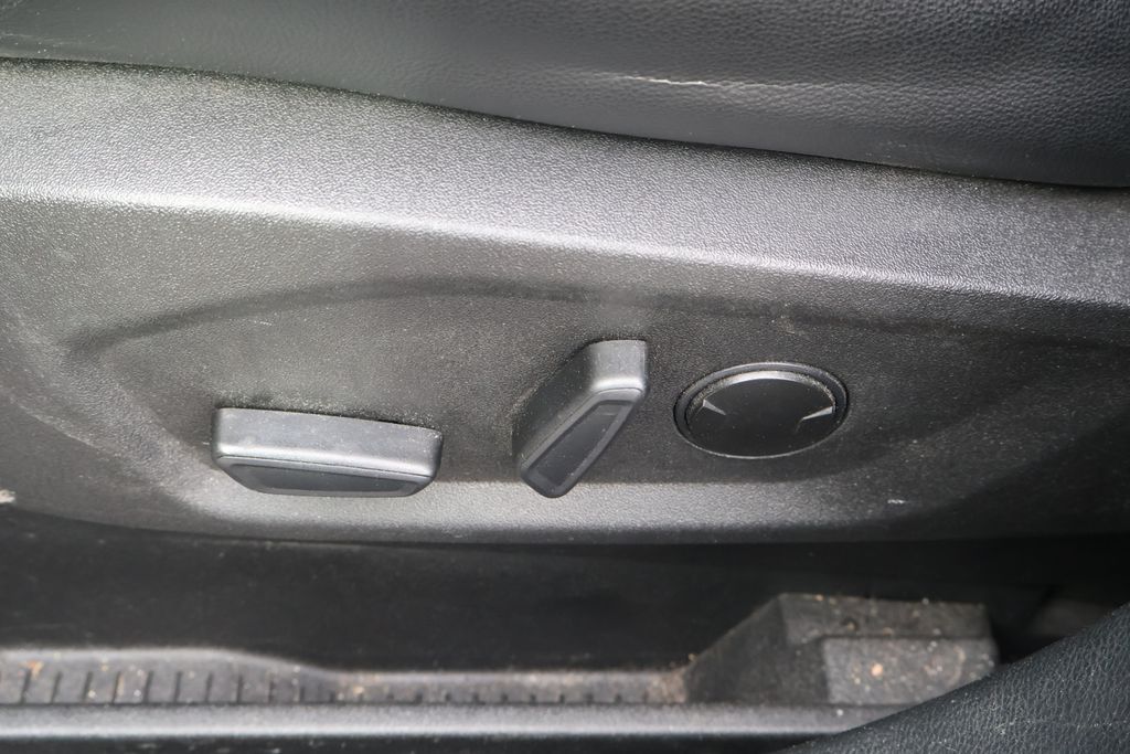 Thumbnail: 2023 Ford Edge - 16