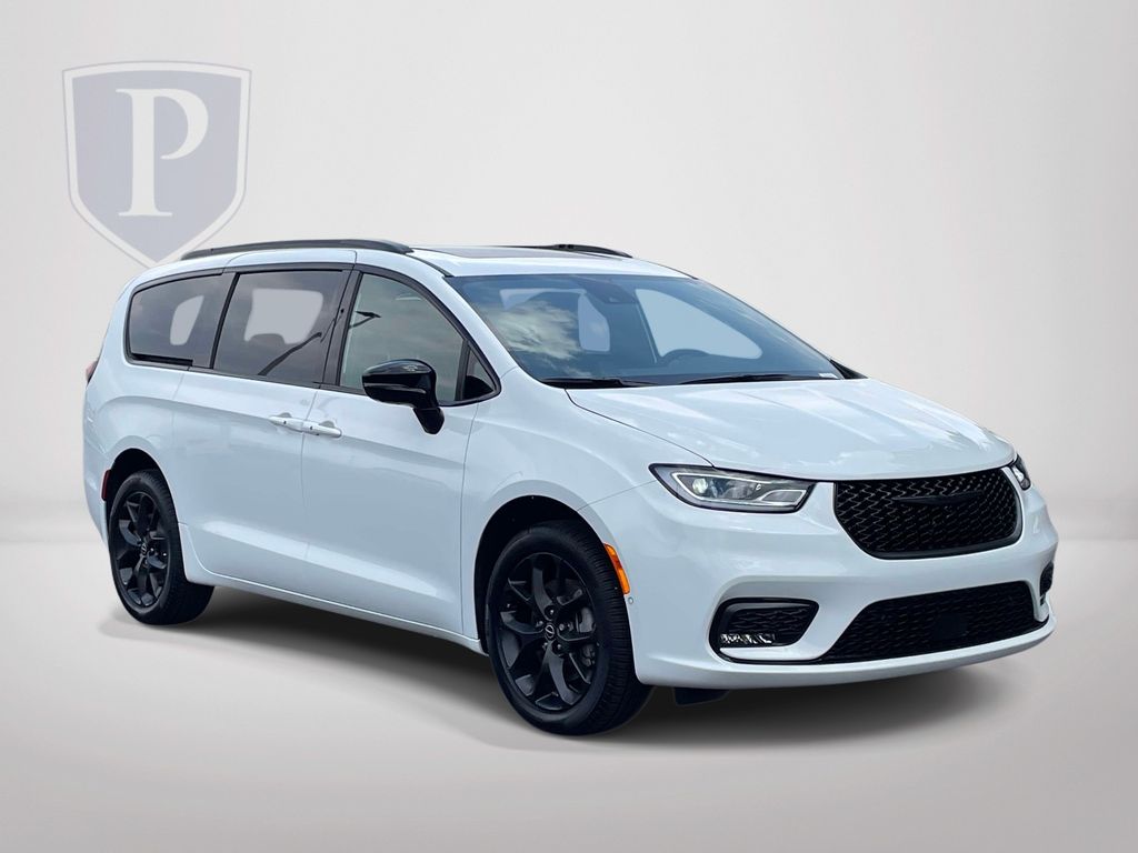 2026 Chrysler Pacifica Limited AWD's photo