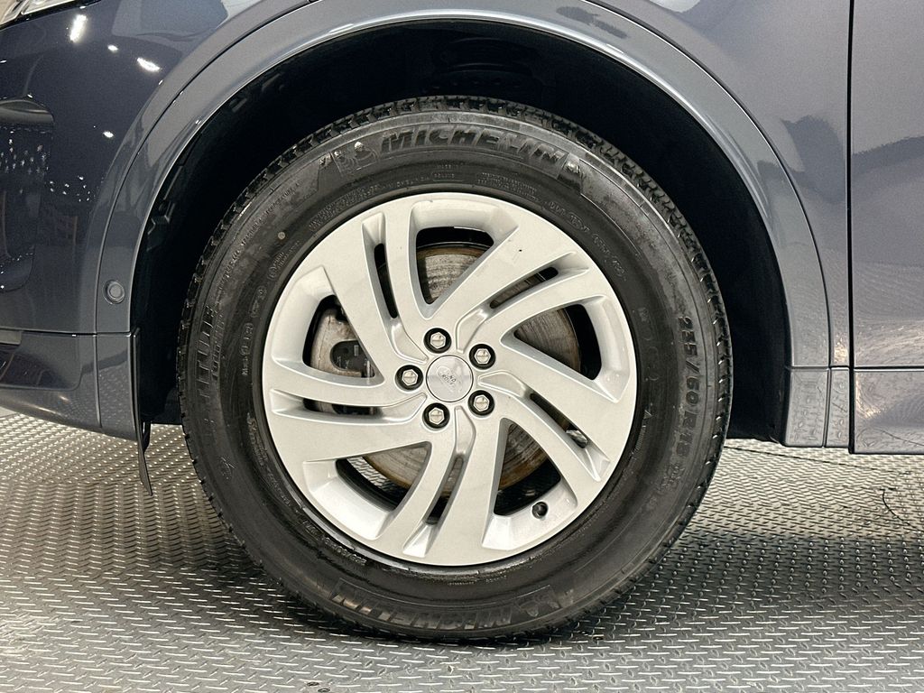 Thumbnail: 2024 Land Rover Discovery Sport - 5