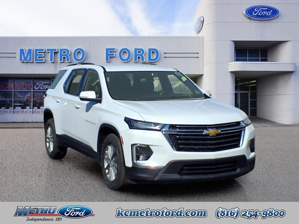 Summit White 2023 Chevrolet Traverse SUV / Crossover Four-Wheel Drive 9-Speed Automatic