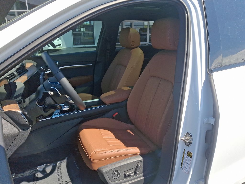 2024 Audi Q8 e-tron Premium Plus 13