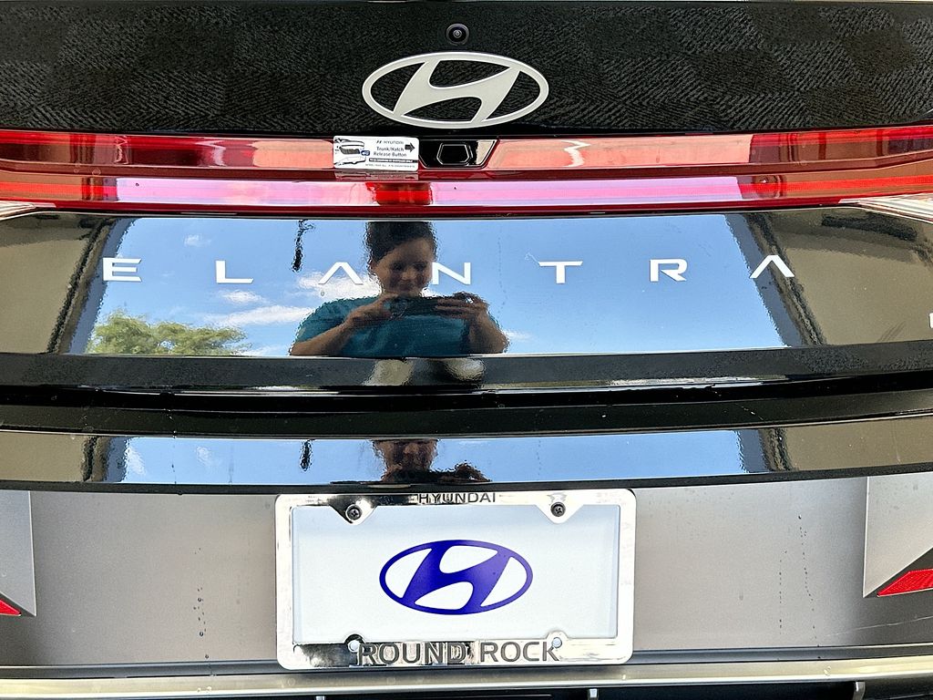 Thumbnail: 2025 Hyundai Elantra - 21