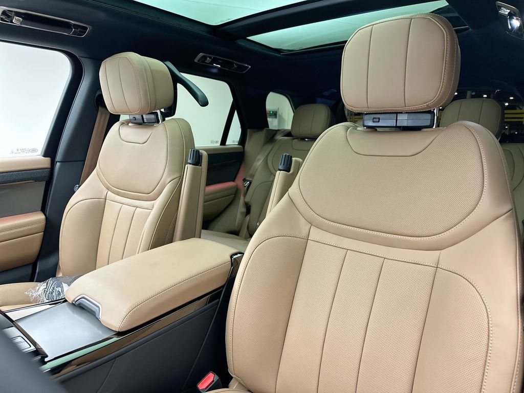 Thumbnail: 2026 Land Rover Range Rover Sport - 10