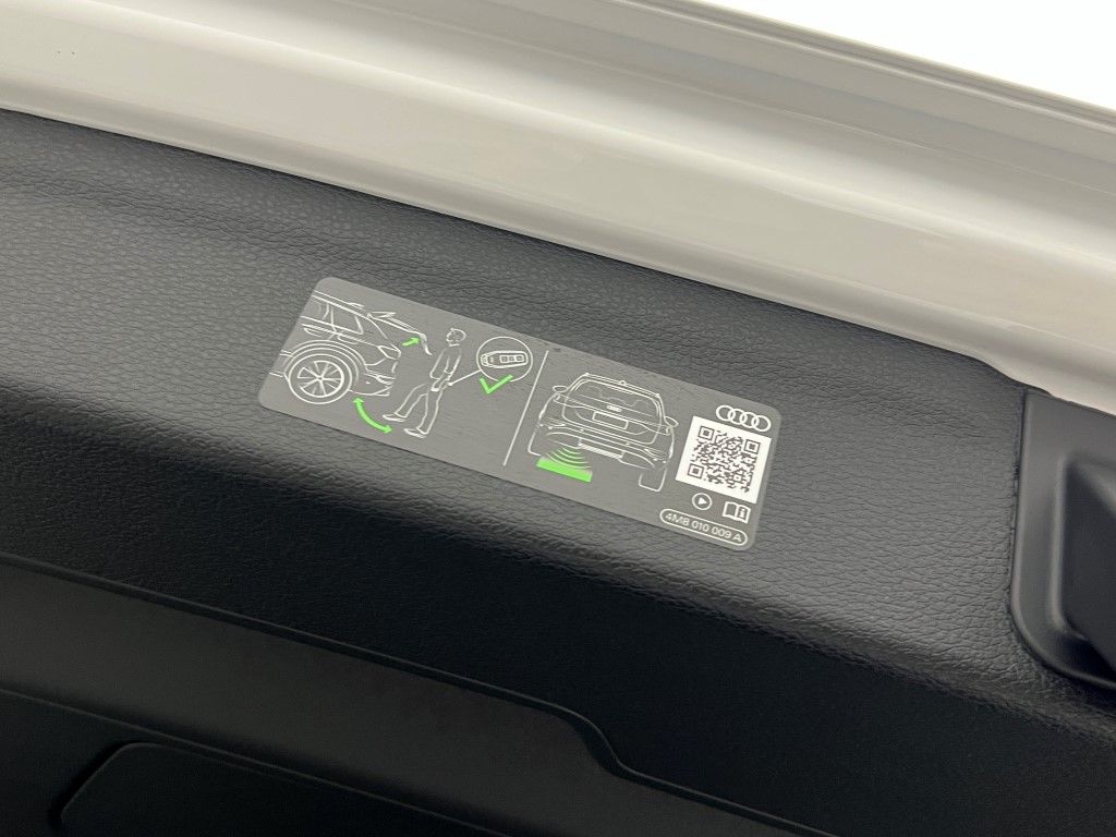 Thumbnail: 2025 Audi Q3 - 12