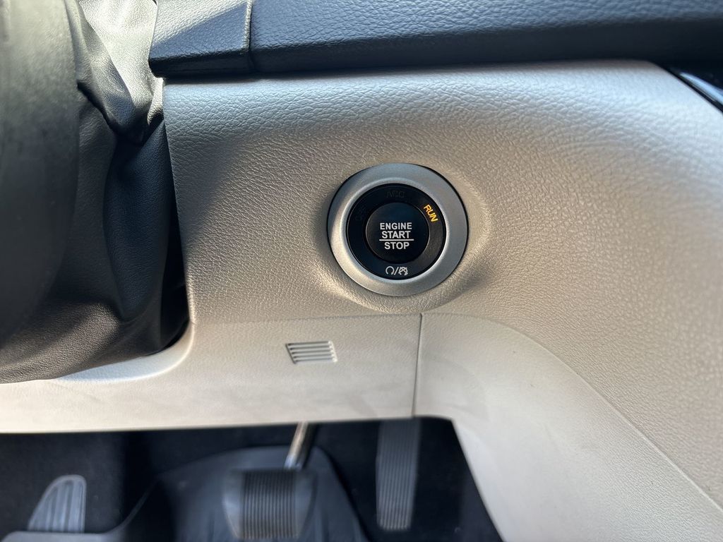 Used 2022 Chrysler Pacifica Van