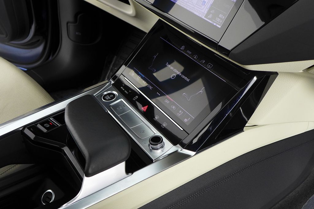 Thumbnail: 2024 Audi Q8 e-tron - 15