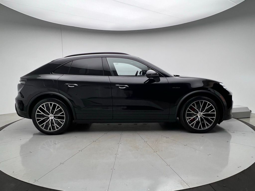 Thumbnail: 2025 Porsche Macan - 24