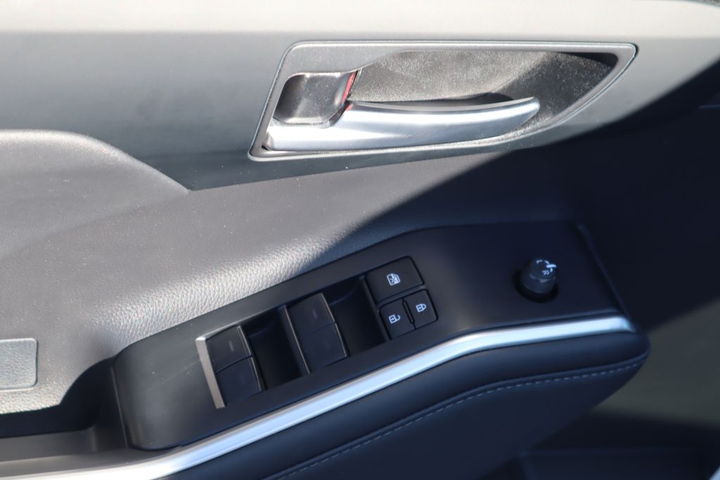 Thumbnail: 2023 Toyota Highlander - 22