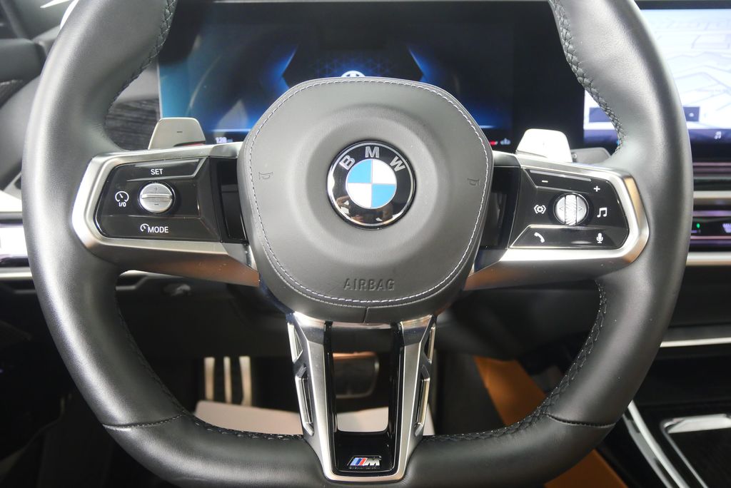 Thumbnail: 2024 BMW 7 Series - 23