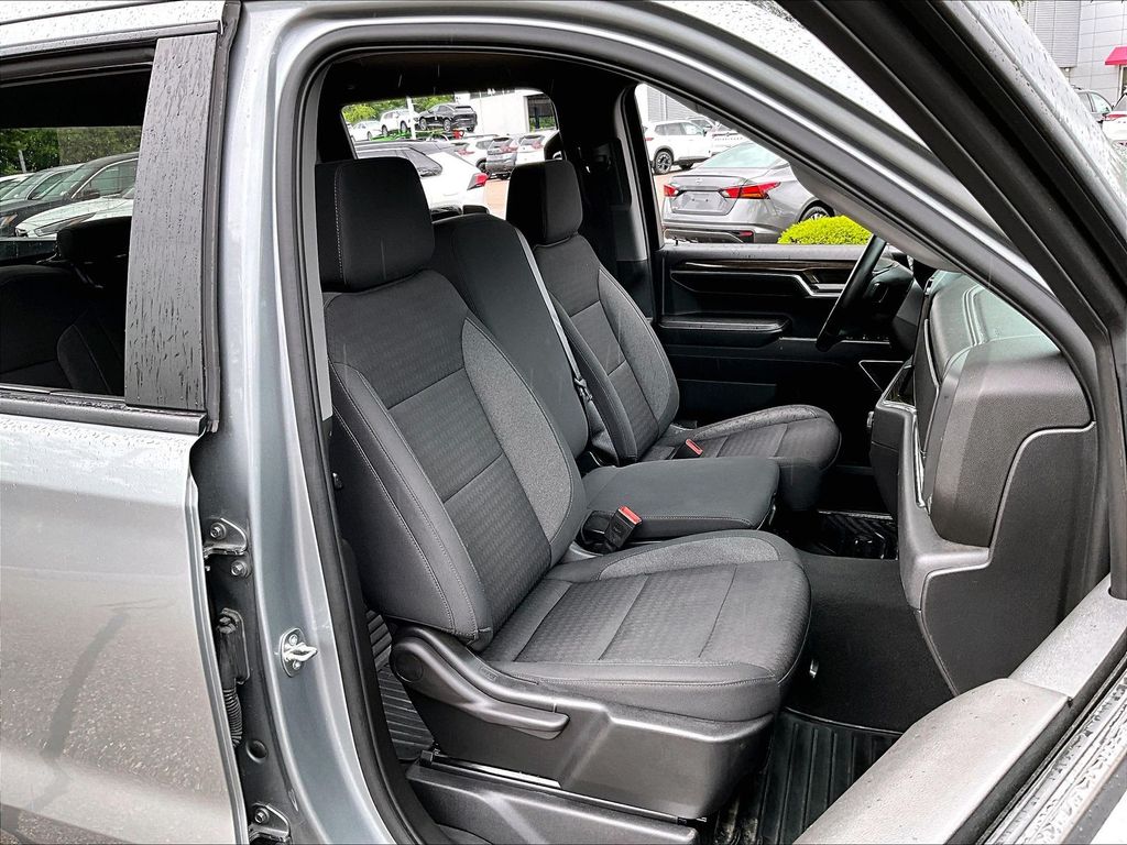 2023 Chevrolet Silverado 1500 — photo 11