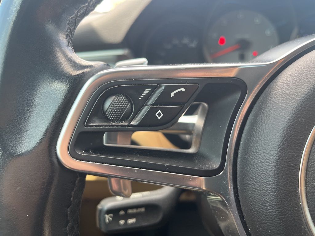 Thumbnail: 2017 Porsche Macan - 26