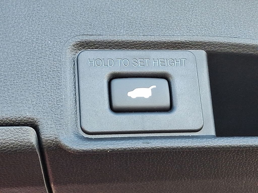 Thumbnail: 2025 Acura RDX - 32