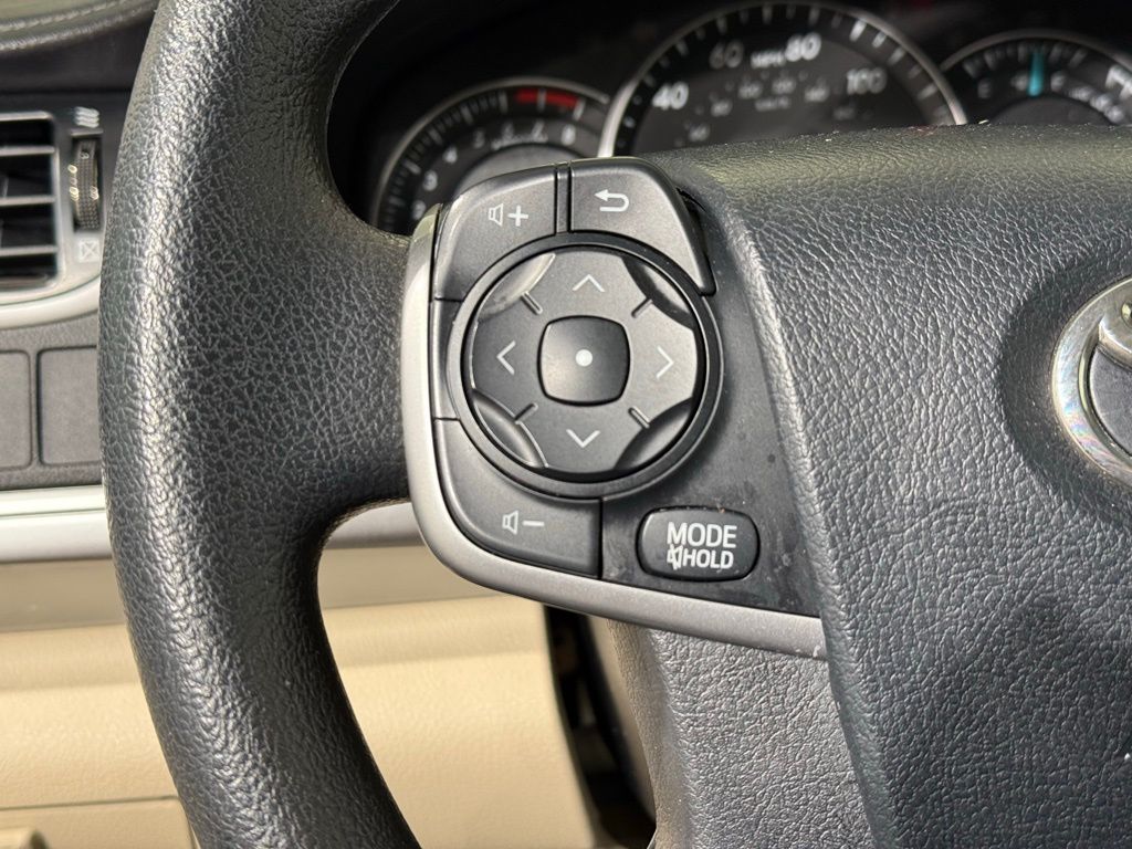 Thumbnail: 2012 Toyota Camry - 21