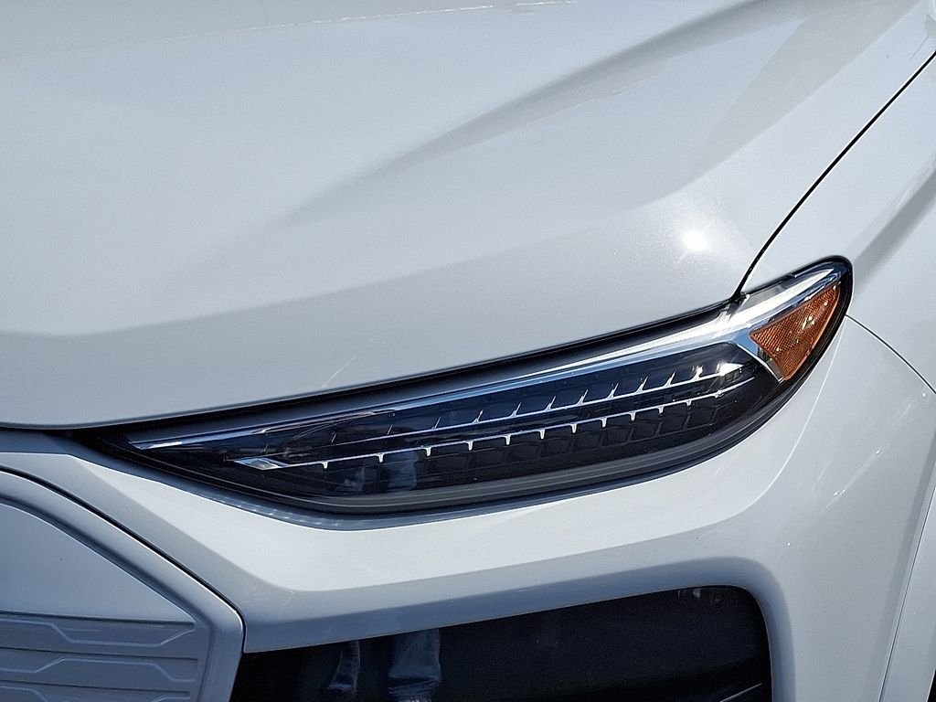 Thumbnail: 2025 Audi Q6 e-tron - 9