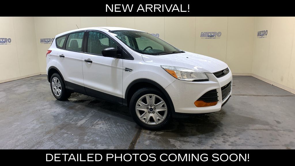 Oxford White 2013 Ford Escape S FWD SUV / Crossover Front-Wheel Drive 6-Speed Automatic