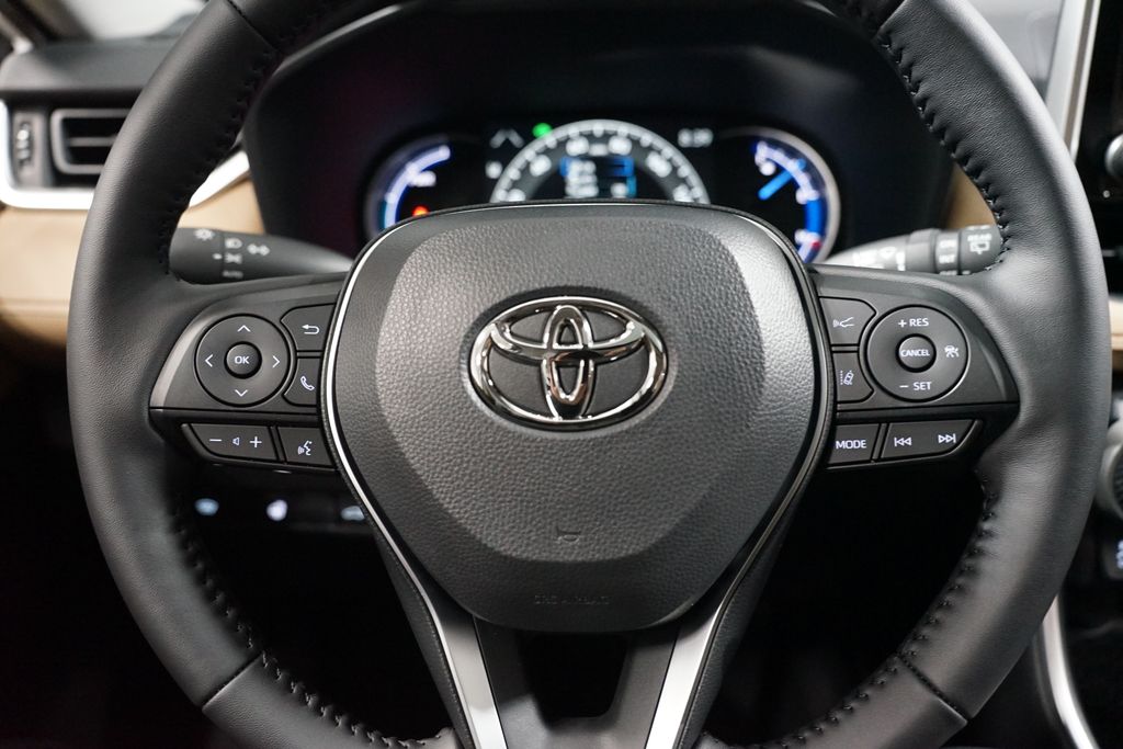 Thumbnail: 2025 Toyota RAV4 - 12