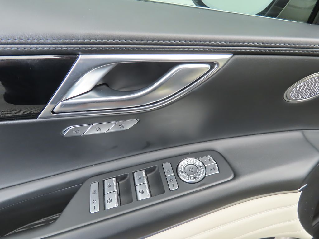 Thumbnail: 2021 Genesis GV80 - 23