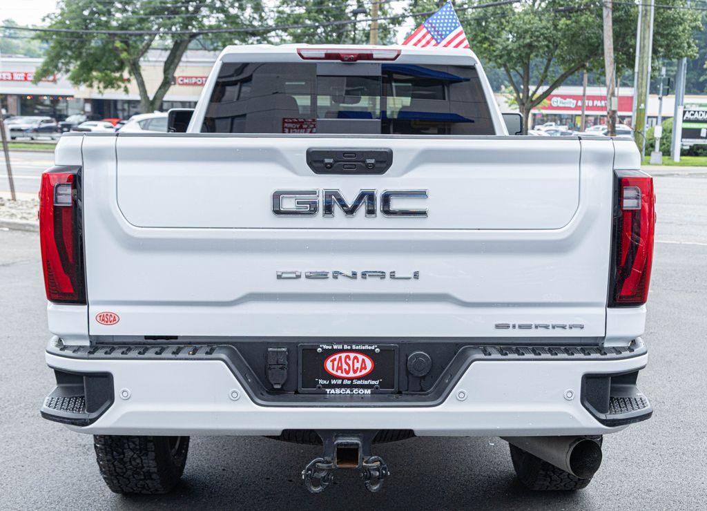 Used 2025 White GMC Denali Ultimate image 5