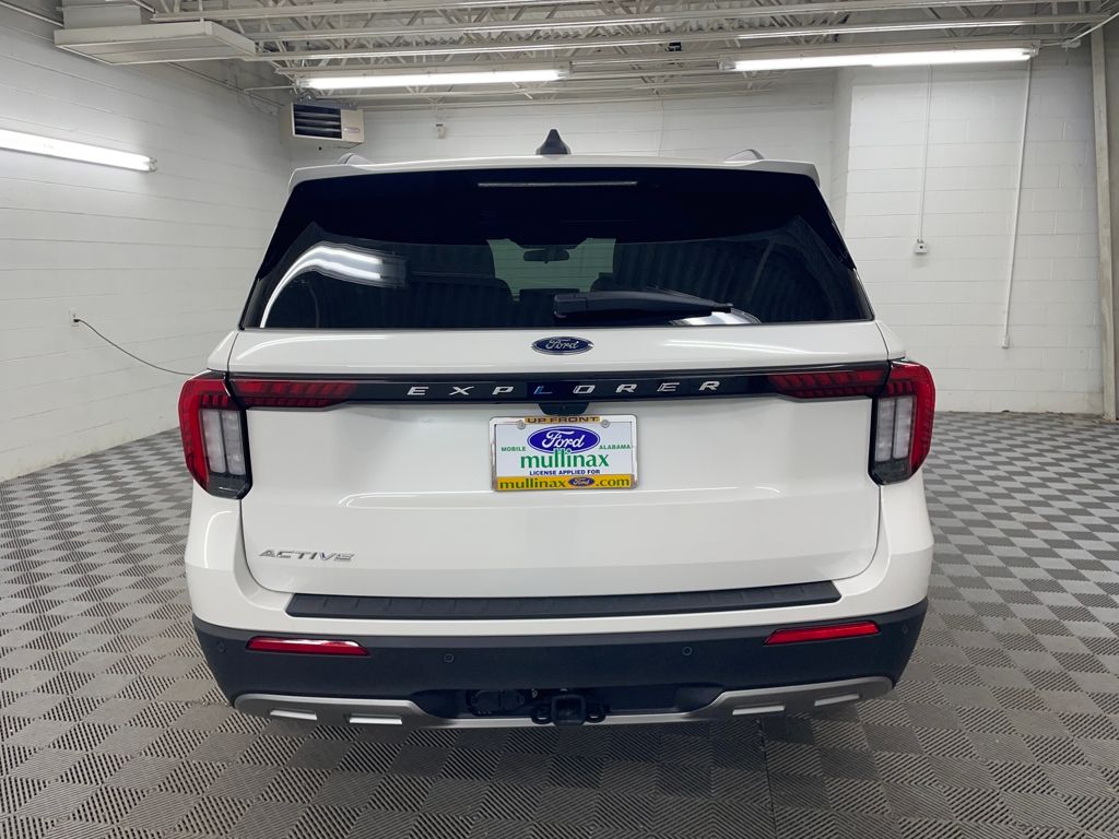 2025 Ford Explorer photo 4