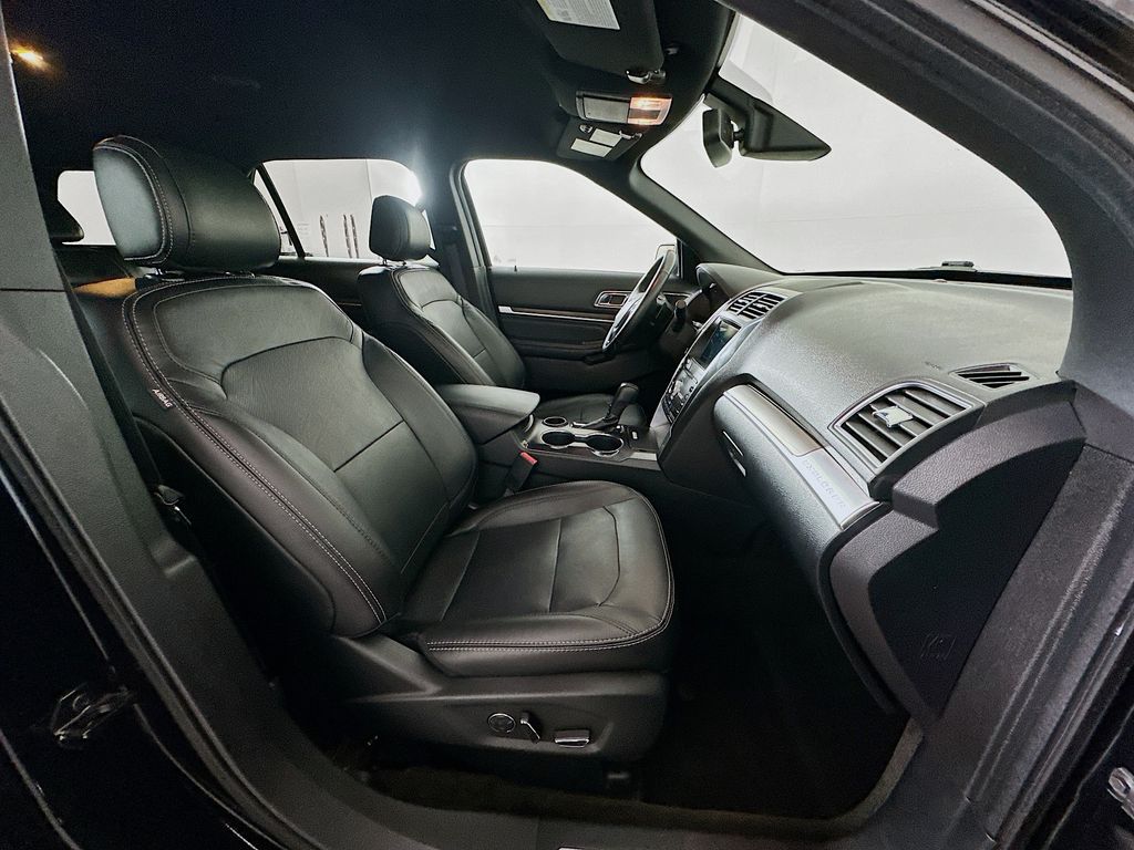 Thumbnail: 2017 Ford Explorer - 29