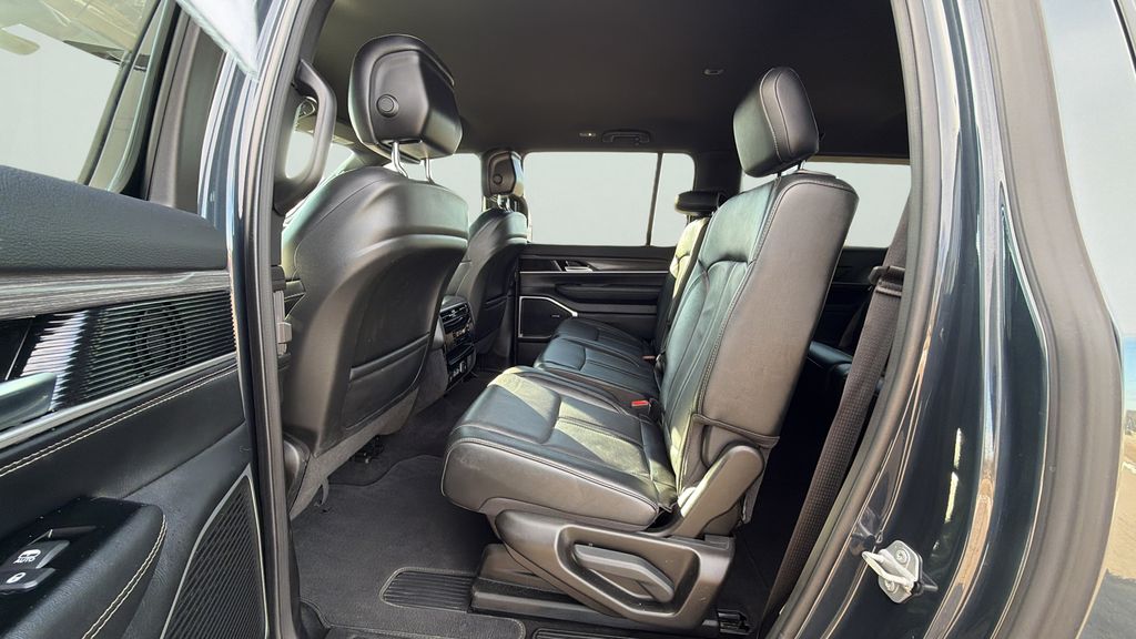 2024 Wagoneer L Wagoneer L