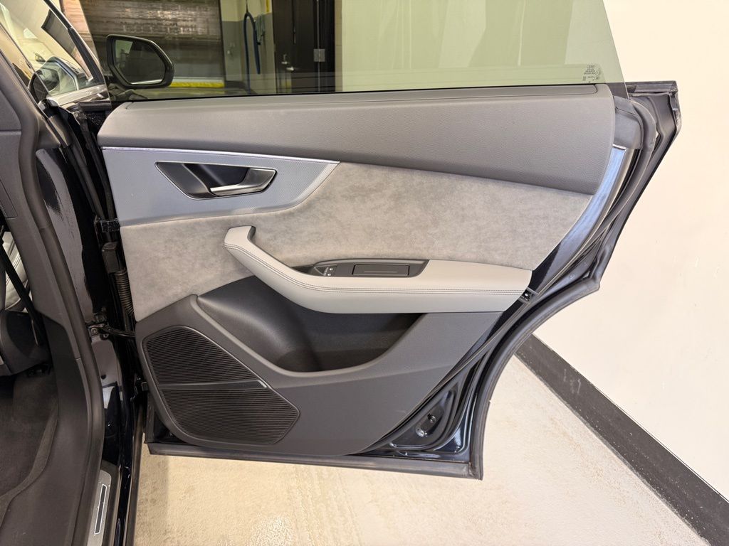 Thumbnail: 2021 Audi SQ8 - 25