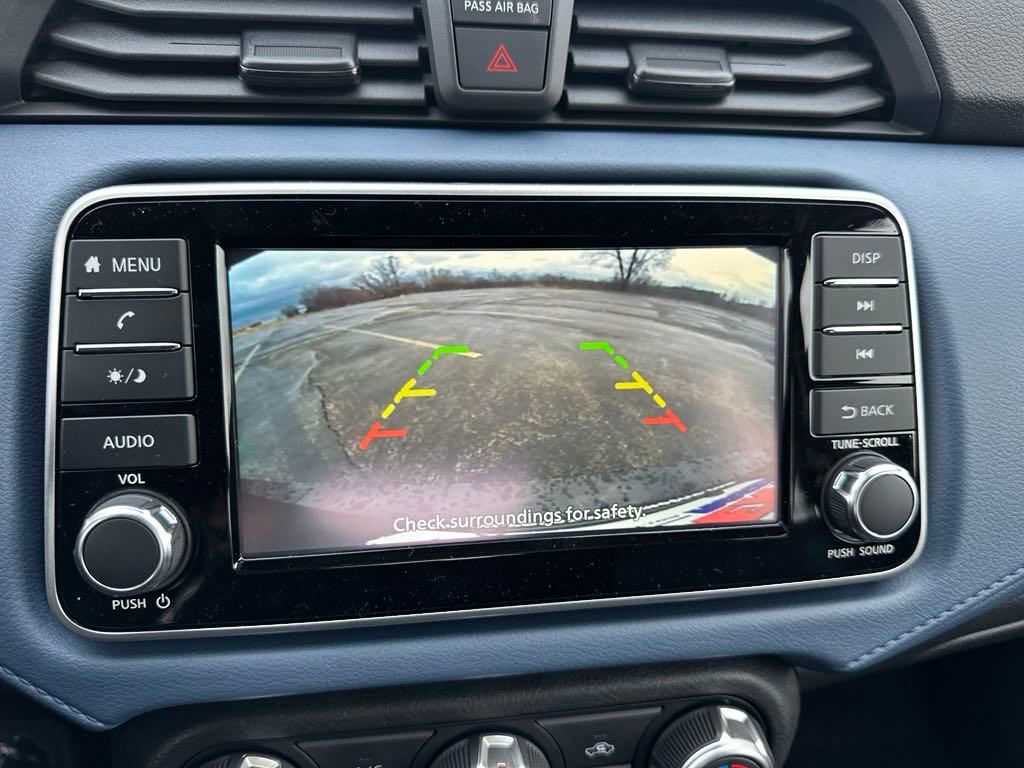 2025 Nissan Versa 1.6 SV photo