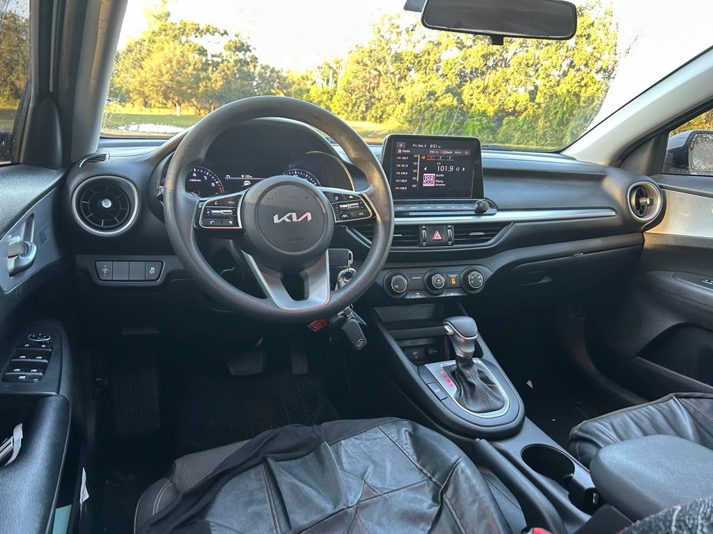 Thumbnail: 2022 Kia Forte - 10