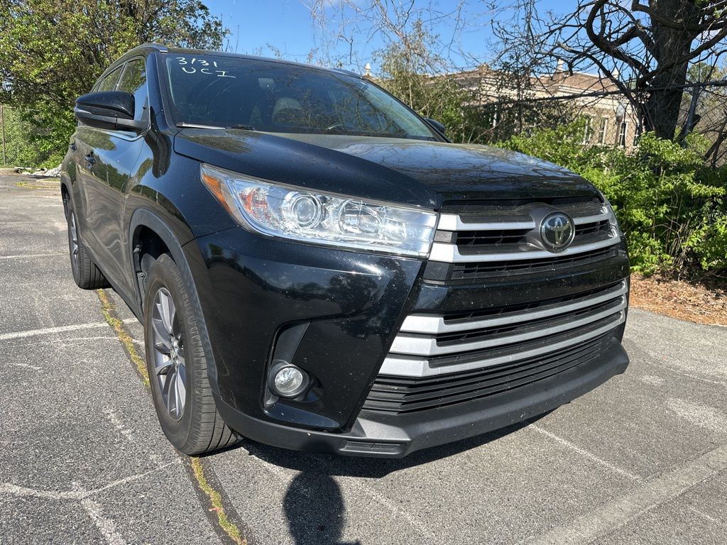 Midnight Black 2019 Toyota Highlander XLE FWD SUV / Crossover Front-Wheel Drive 8-Speed Automatic
