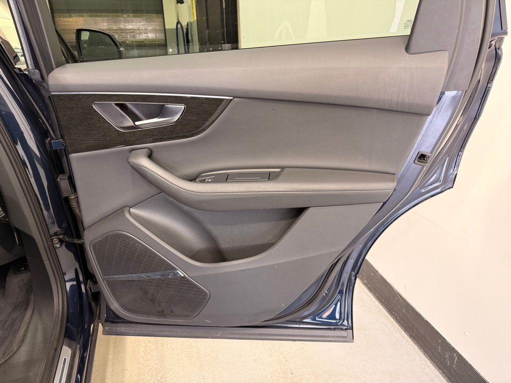 Thumbnail: 2023 Audi Q7 - 25