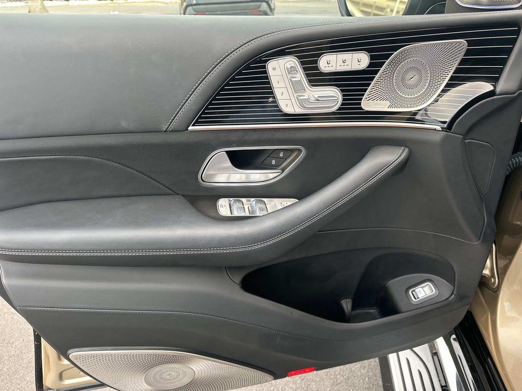 Thumbnail: 2024 Mercedes-Benz GLS - 30