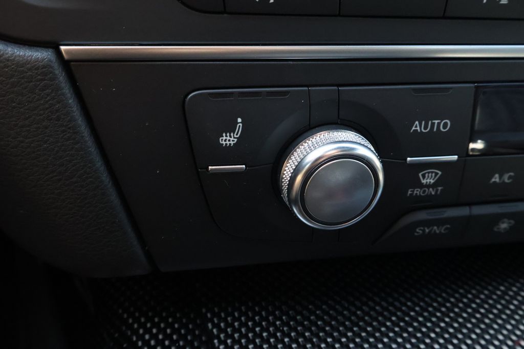 Thumbnail: 2016 Audi S6 - 31