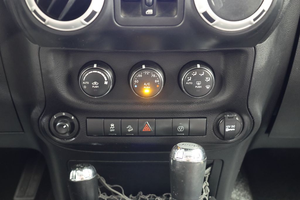 Thumbnail: 2013 Jeep Wrangler - 19