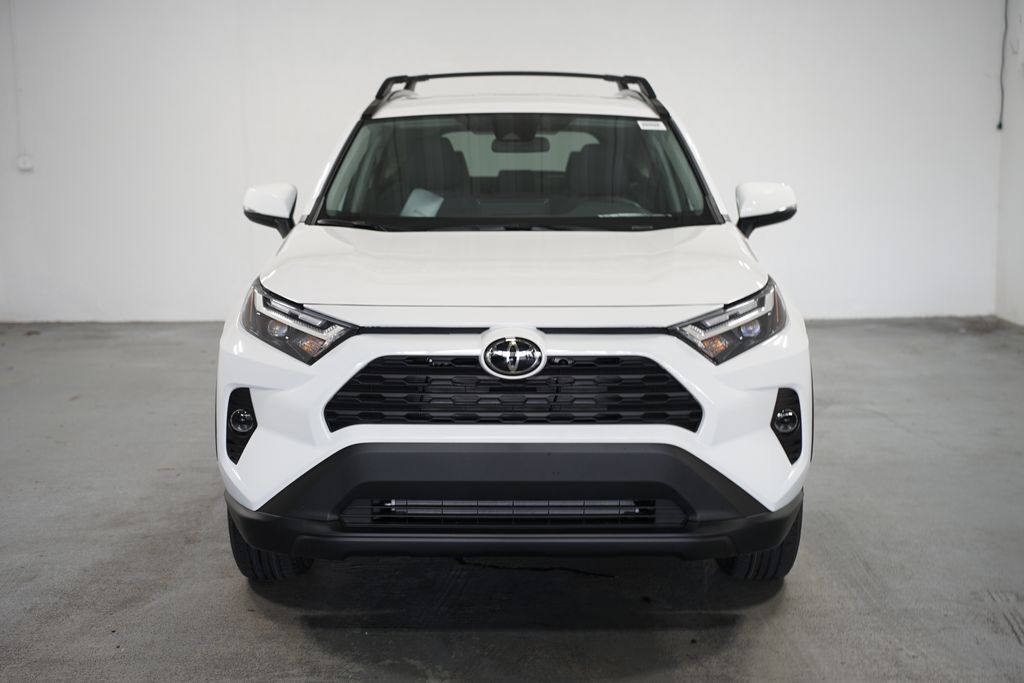 2025 Toyota RAV4 XLE 2