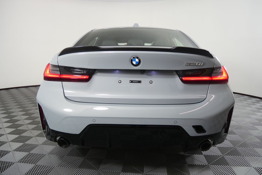 Thumbnail: 2025 BMW 3 Series - 4