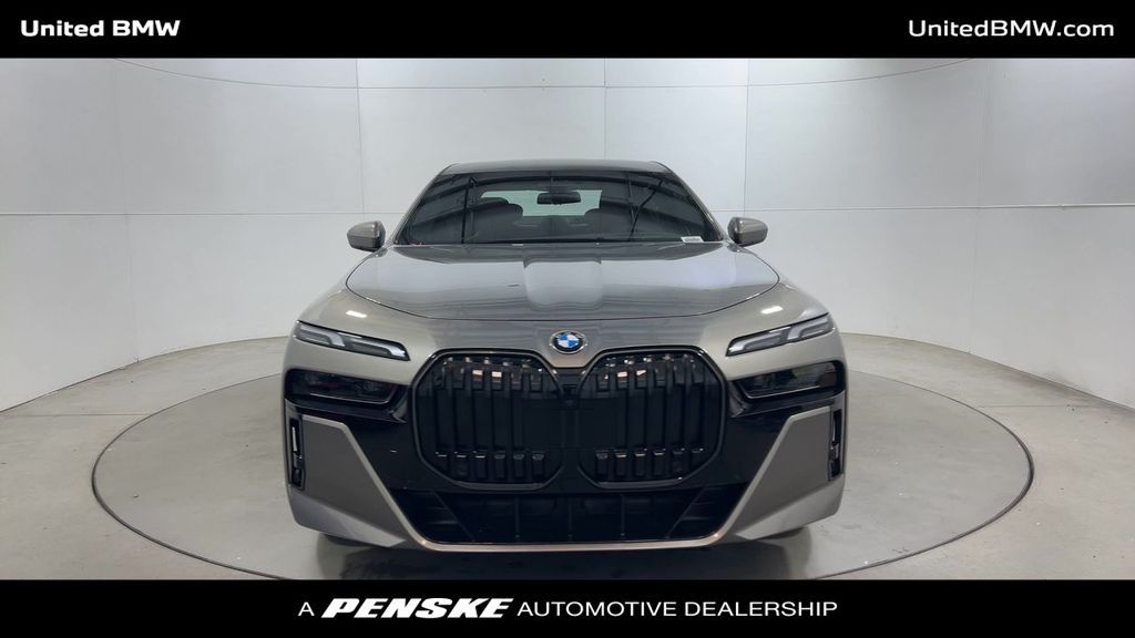 Thumbnail: 2026 BMW 7 Series - 3