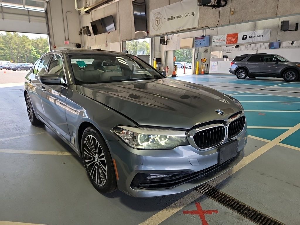 Used 2018 Blue BMW 530i xDrive image 3