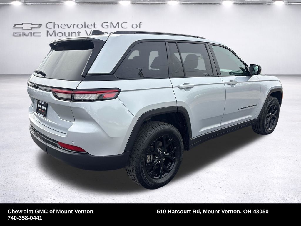 2025 Jeep Grand Cherokee Altitude - Image 5