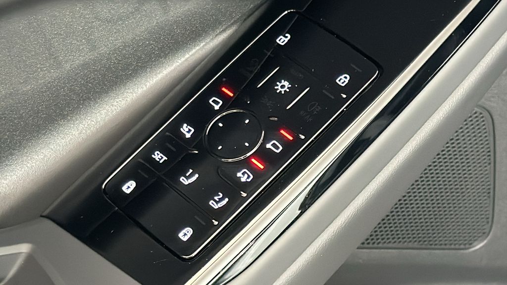 2025 Audi Q6 e-tron Premium 24