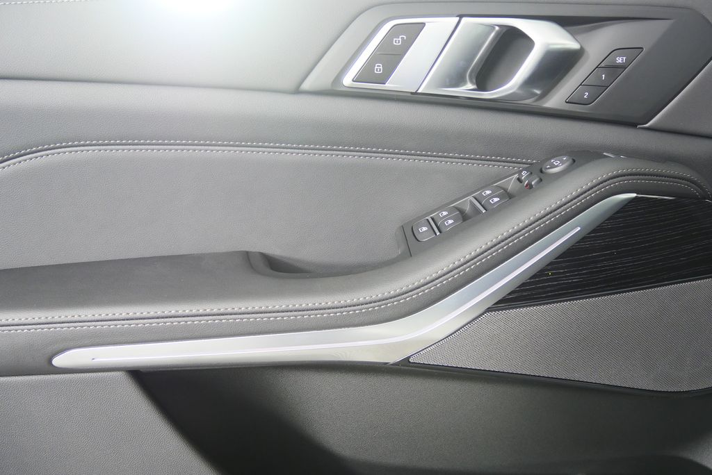 Thumbnail: 2026 BMW X5 - 9