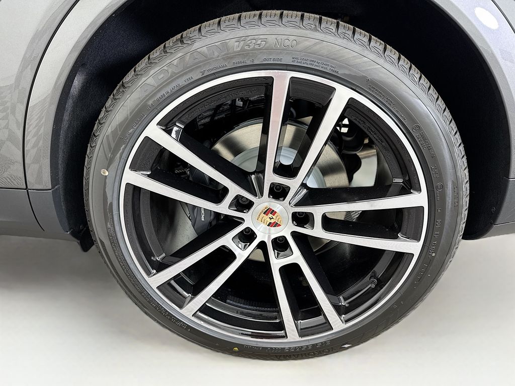 Thumbnail: 2026 Porsche Cayenne - 32