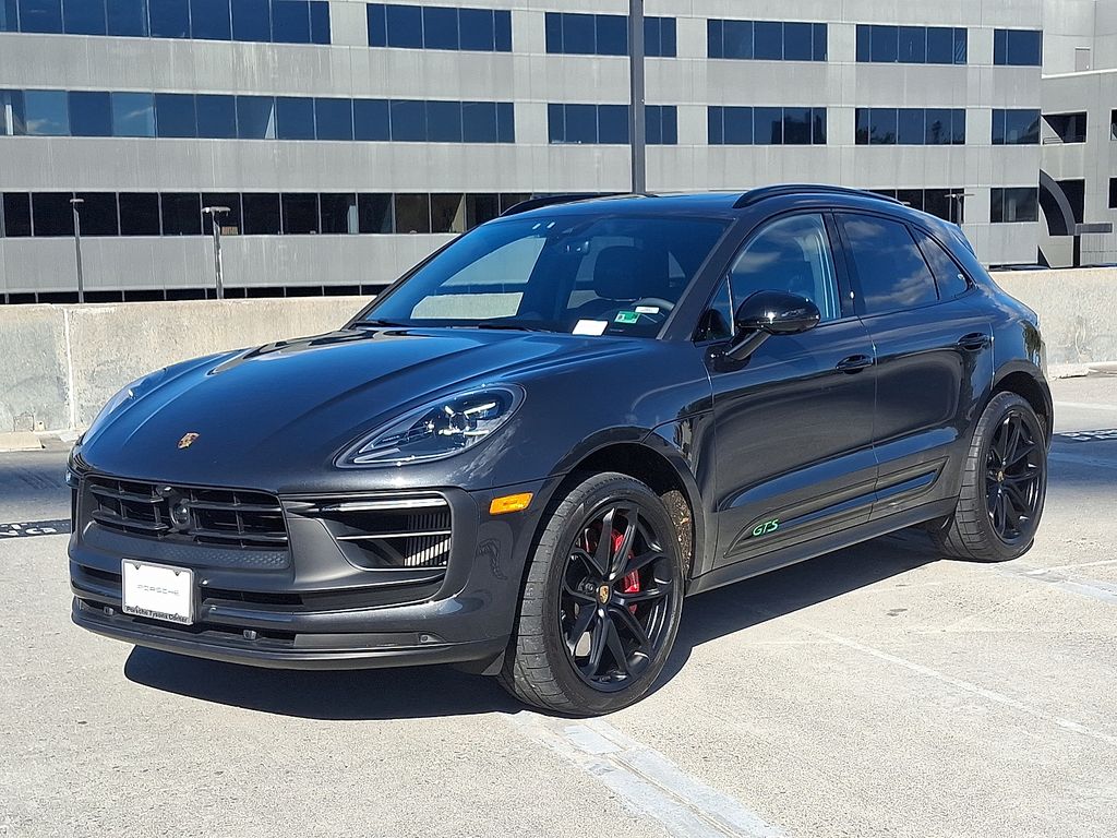Thumbnail: 2022 Porsche Macan - 1