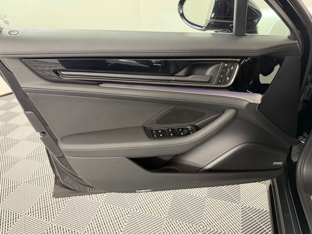 Thumbnail: 2026 Porsche Panamera - 16